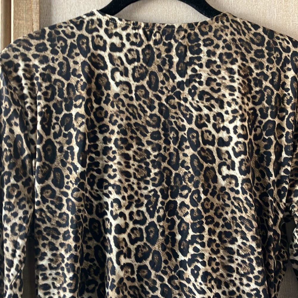 FINAL MARKDOWN Ellen Tracy Leopard Pattern Blouse large - Picture 11 of 11
